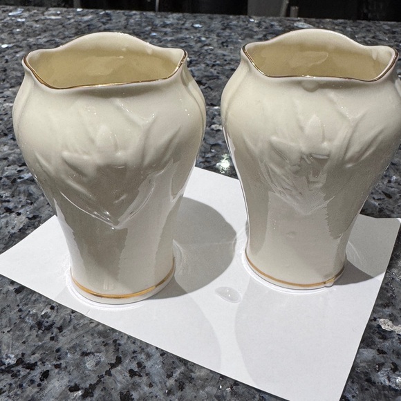 ☘️Vintage 2000’s Irish Belleek Butterfly Toy Spill 3 1/2” Tall Vases (set of 2) - Picture 15 of 16